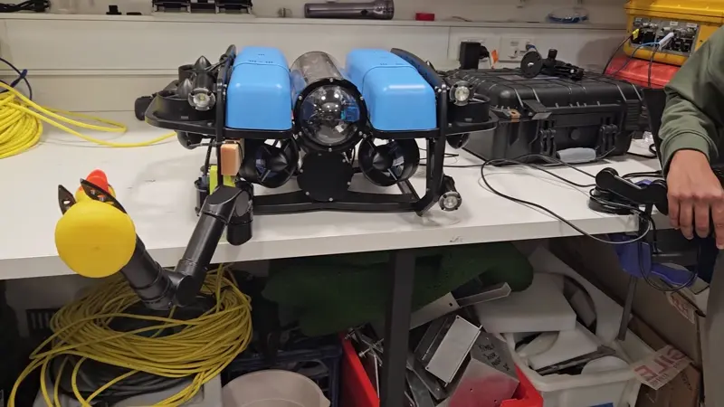 Teleoperation of BlueROV with manipulator